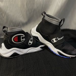 Champion size 4.5Y, fits ladies size 6.